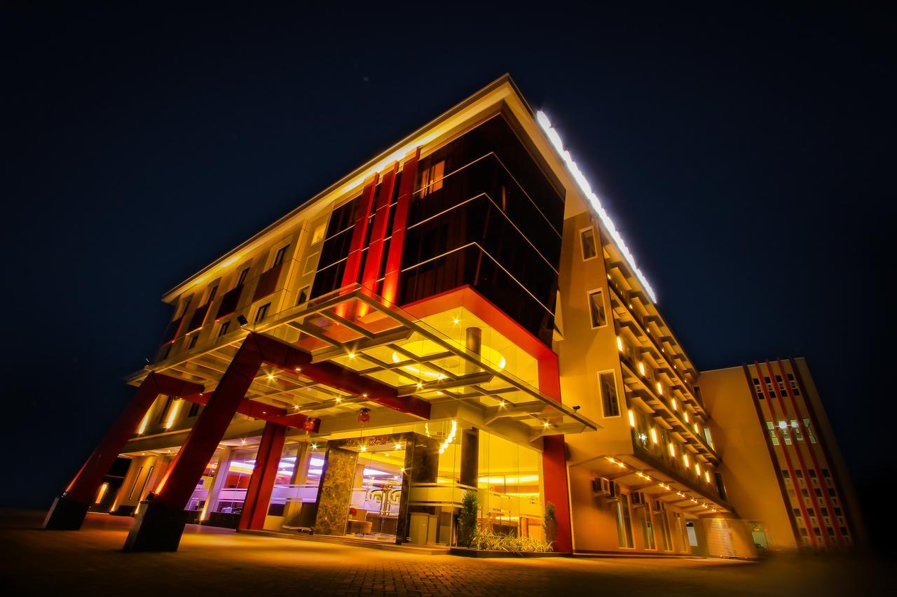 Grand Parama Hotel Tanjung Redep Exterior foto