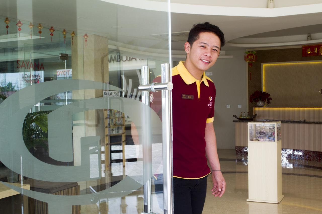 Grand Parama Hotel Tanjung Redep Exterior foto