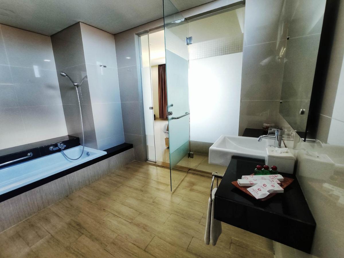 Grand Parama Hotel Tanjung Redep Exterior foto